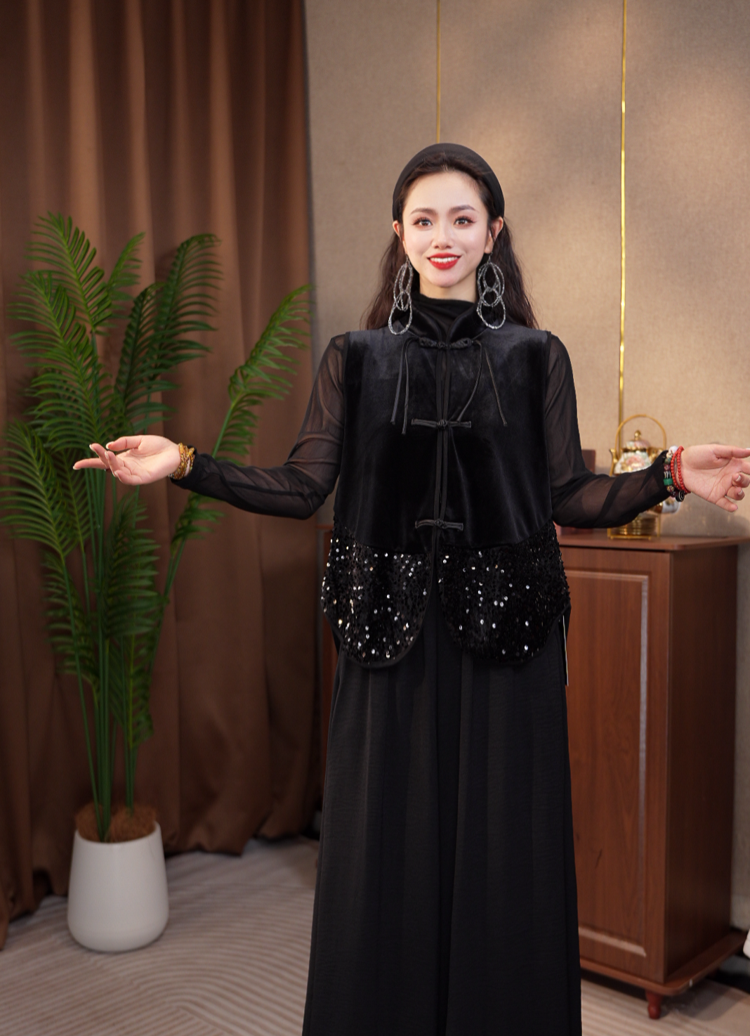 205/ J 新款黑色亮片时尚气质马甲 