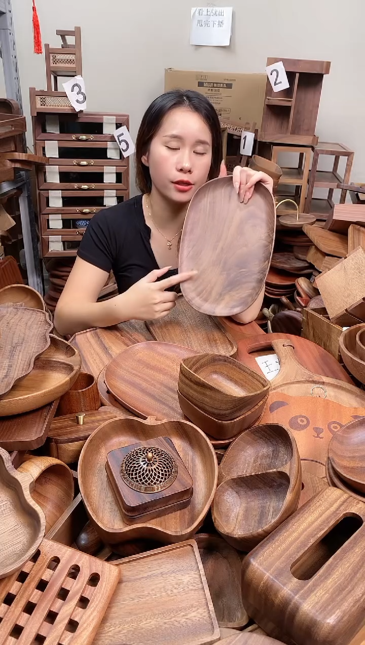 木 北美黑胡桃木异形盘30*20*2cm  