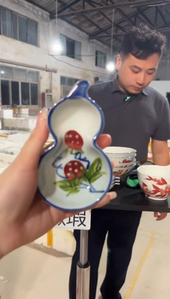 盘景德镇高温釉下手绘陶瓷