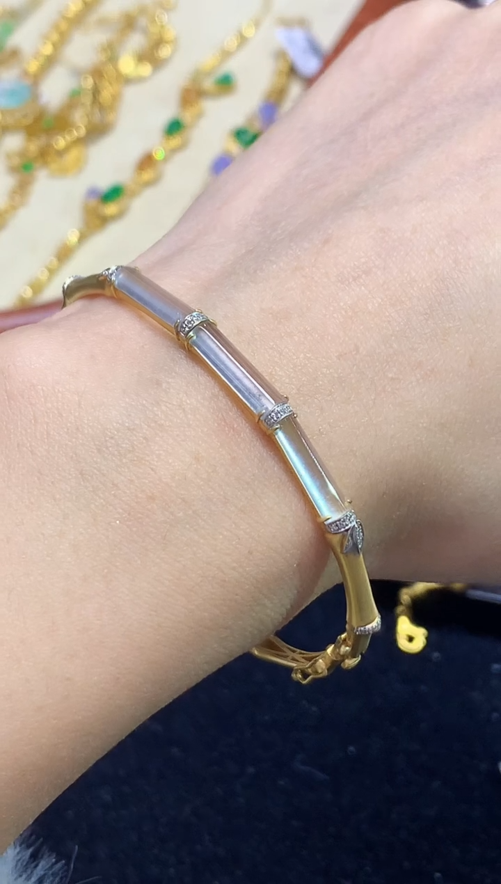 18K金镶嵌手镯翡翠多样性发其一