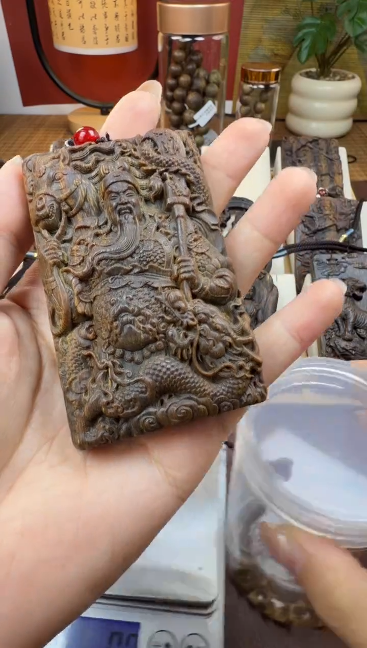 木木雕款  芽庄  关公 8cm 送养香瓶