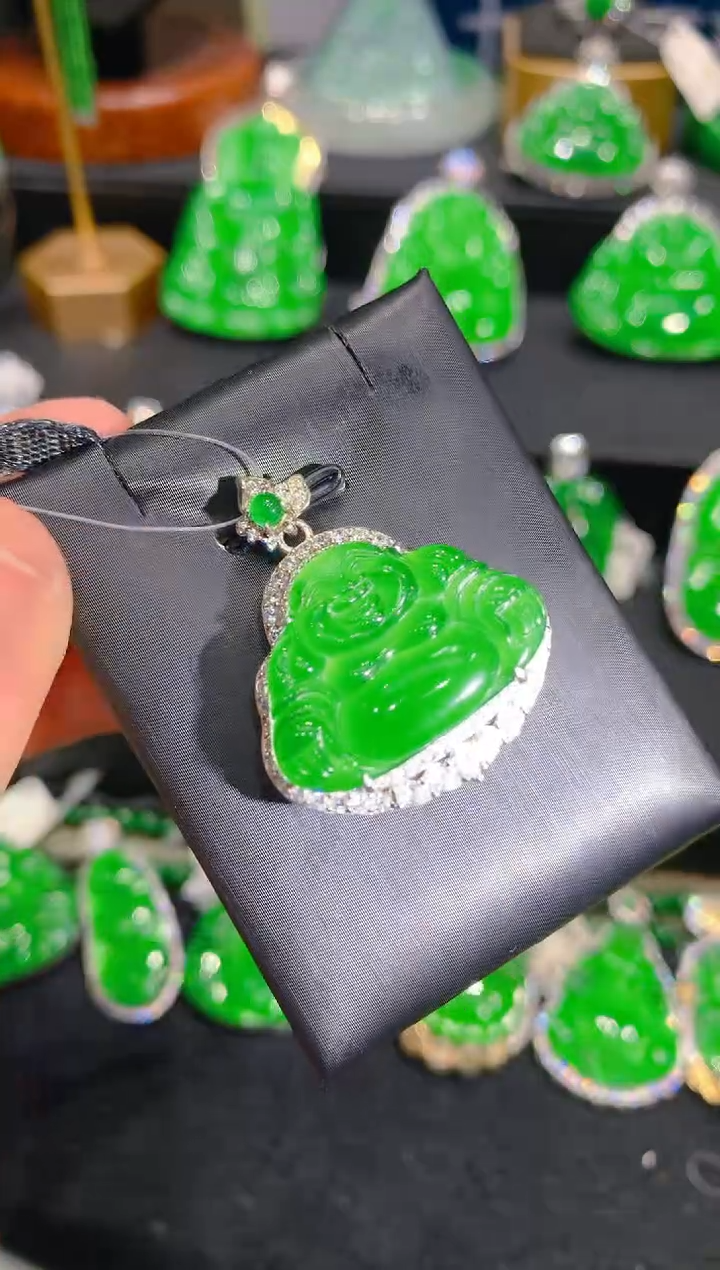 【闪购商品】翡翠颈饰银S925镶嵌36一季