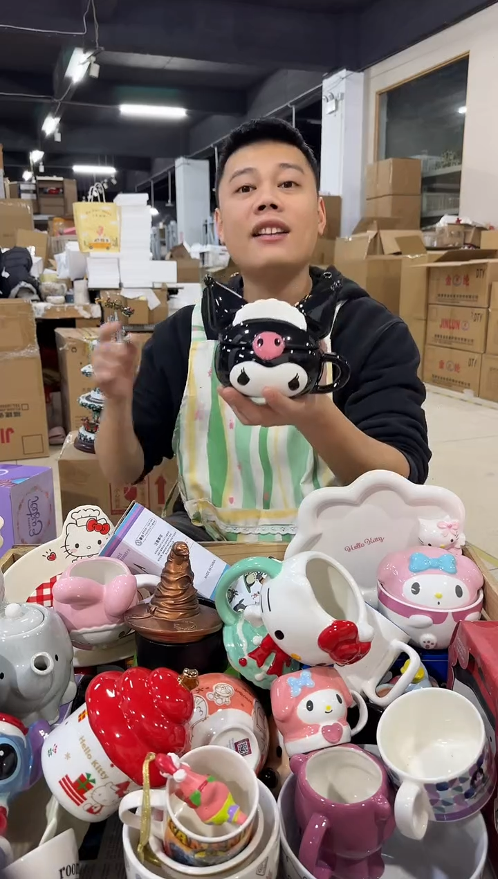 瓷片库洛米女仆带盖杯