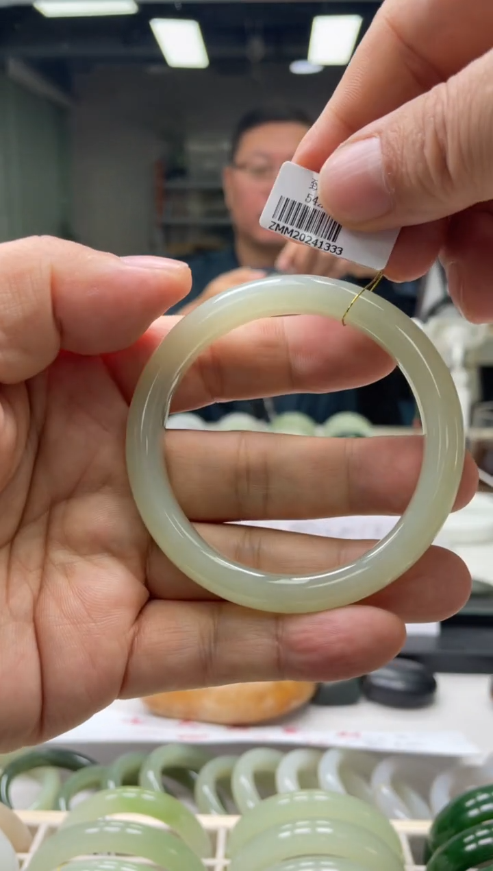 【闪购商品】和田玉手镯未镶嵌编码 1333圈口57-58