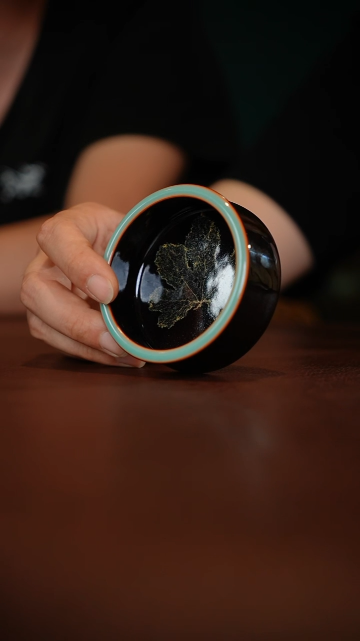 55-2带足木叶梯形杯（龚佐力）