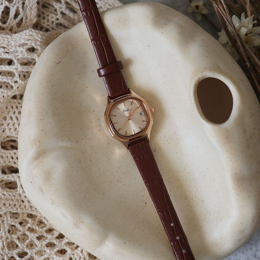 Rune鹿娜时尚复古vatage百搭通勤小众INS方形真皮女士石英手表