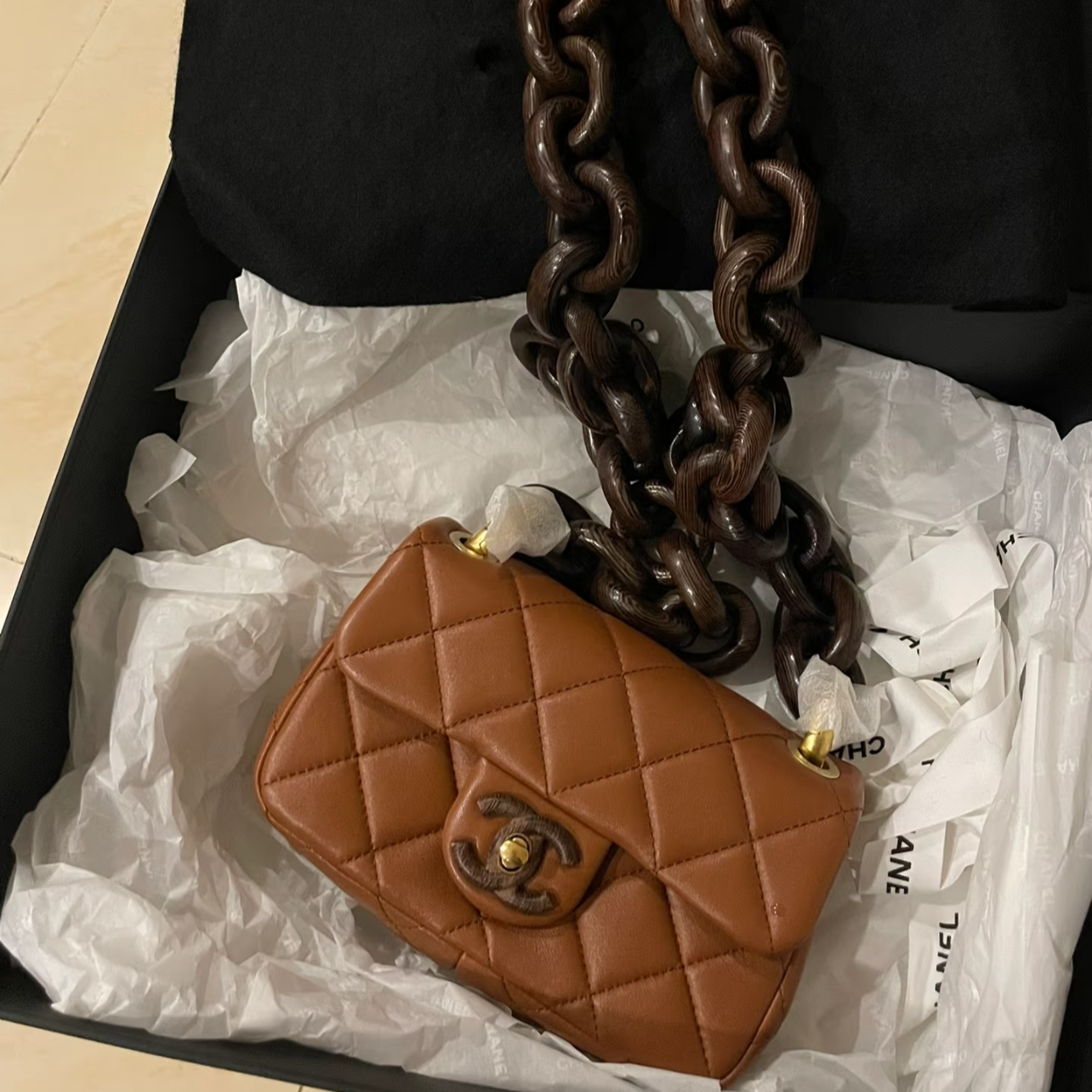 95新 Chanel/香奈儿 展会外场！23a手工坊木纹扣cf大mini包