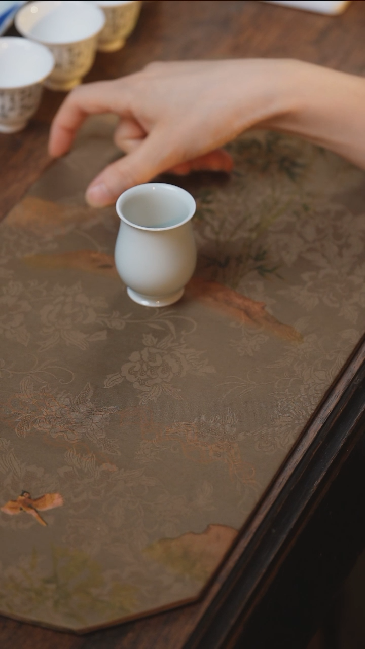 纯色的茶杯品茗杯