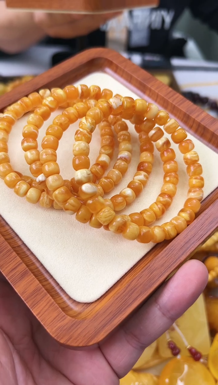 【闪购商品】蜜蜡手链未镶嵌蜜蜡手串多样性发其中一件