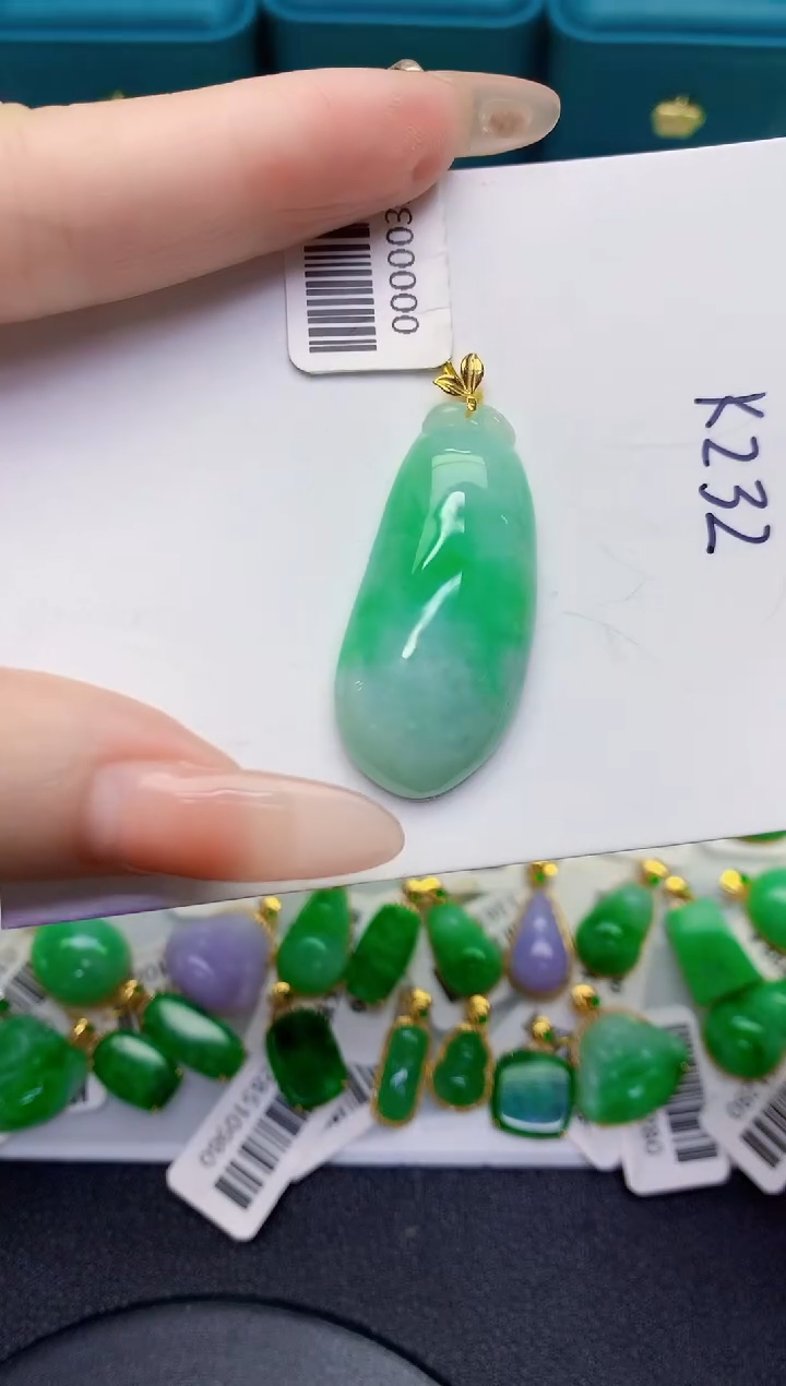 颈饰18K金镶嵌翡翠缅甸天然翡翠A货
