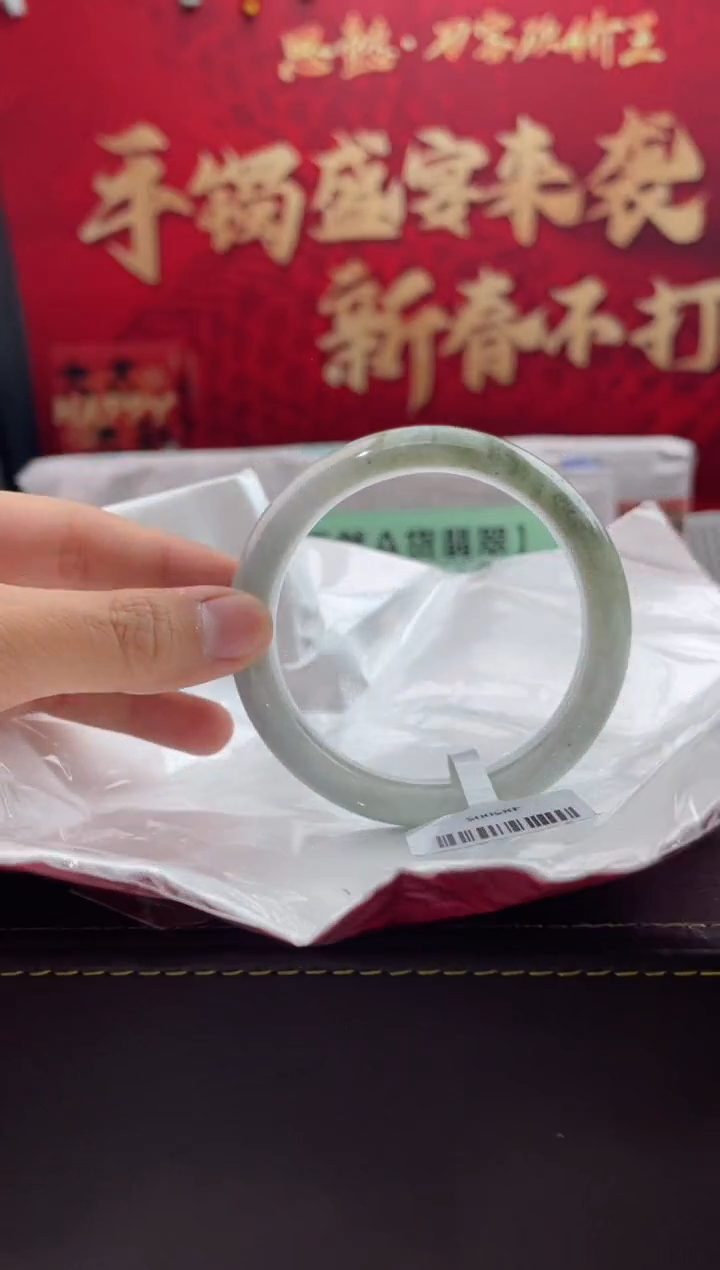 【闪购商品】翡翠手镯未镶嵌18翡翠手镯（微瑕）