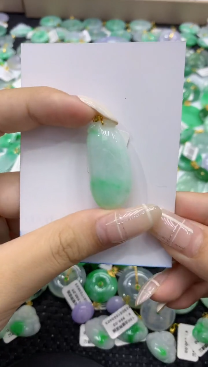 颈饰18K金镶嵌翡翠天然缅甸翡翠A货