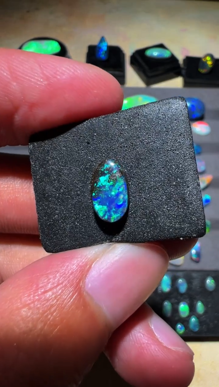 未镶嵌欧泊01四*<小新精选>澳洲黑澳宝  5*8.8  mm