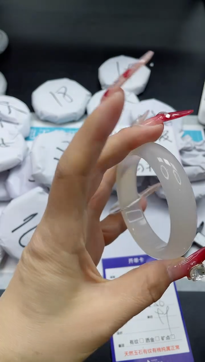 【闪购商品】石英质玉手镯未镶嵌205