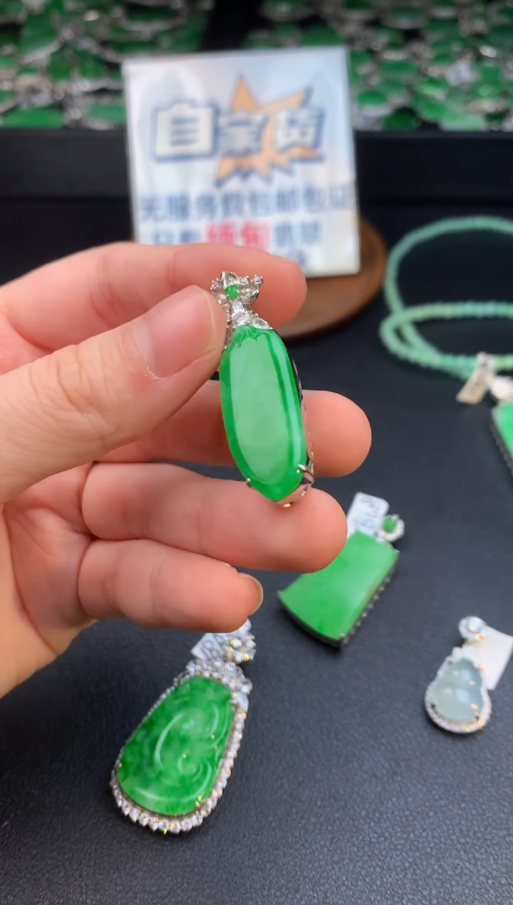 【闪购商品】翡翠颈饰银S925镶嵌翡翠