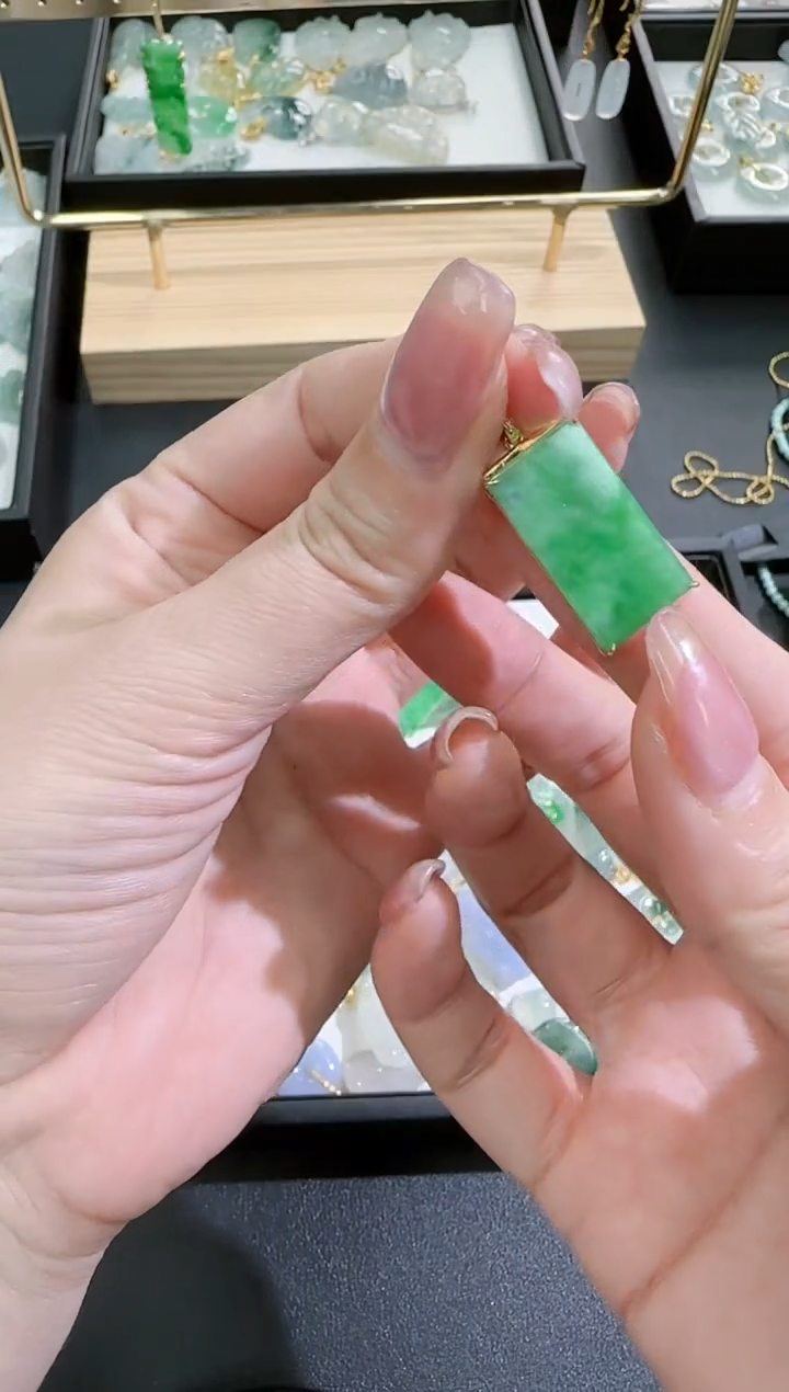 【闪购商品】翡翠颈饰18K金镶嵌250210136