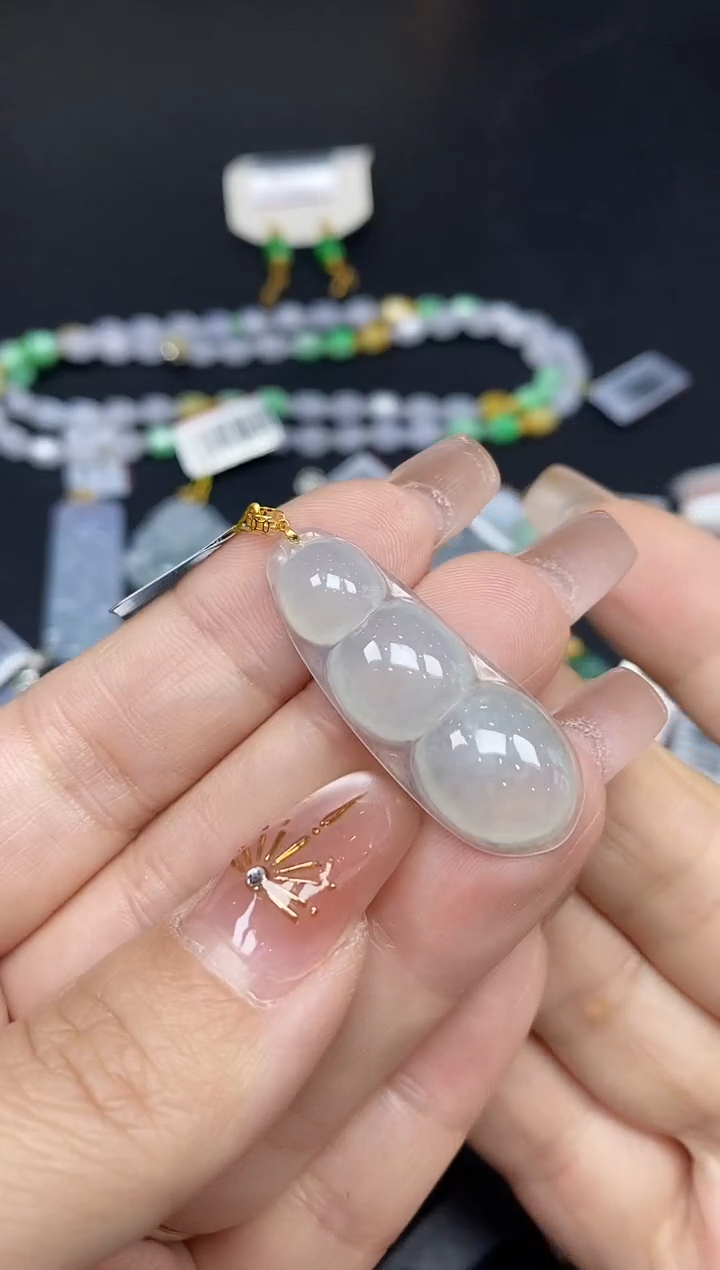 吊坠(不含链)18K金镶嵌翡翠豆子18K金扣镶嵌@@CMT1215-1