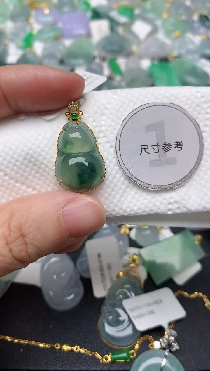 颈饰18K金镶嵌翡翠天然缅甸A货翡翠