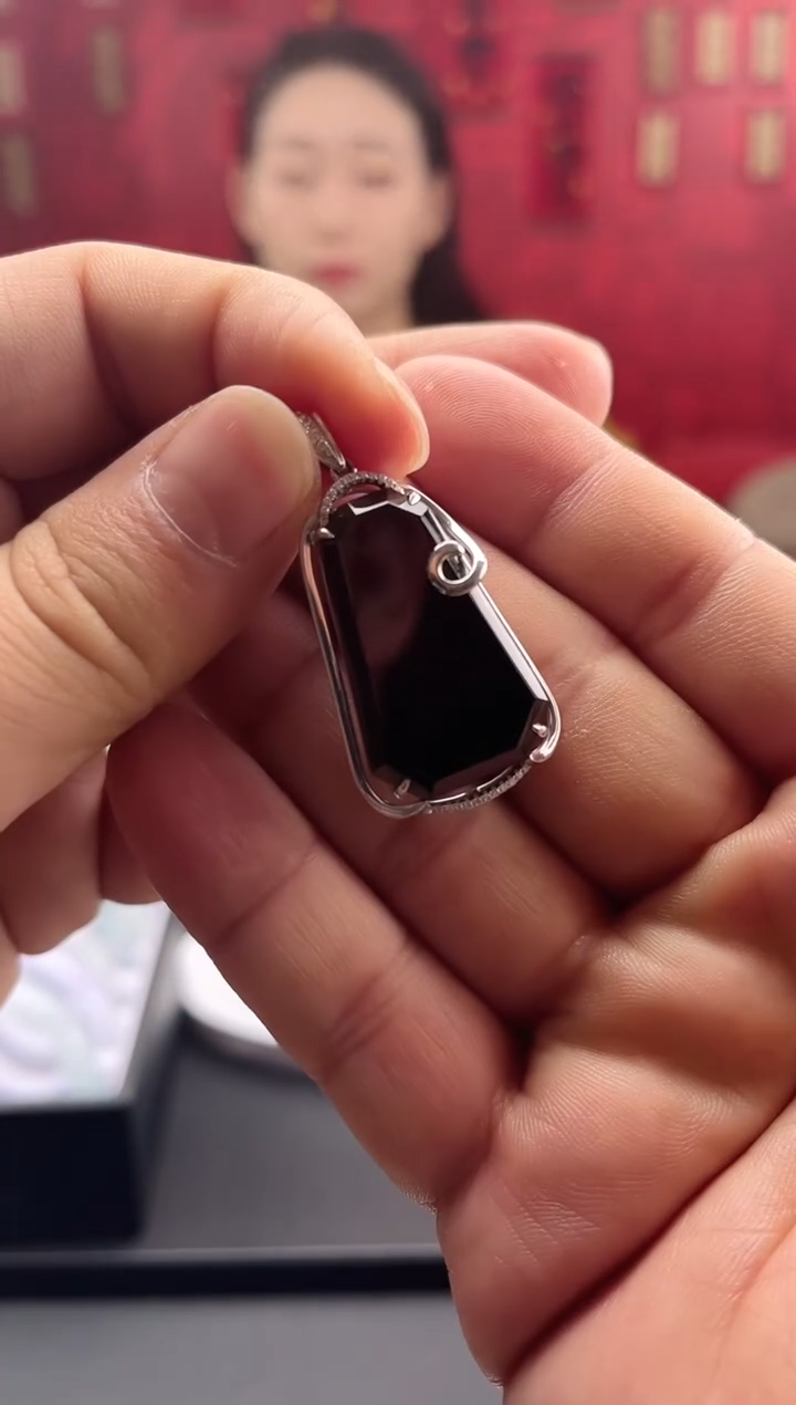 【闪购商品】琥珀颈饰18K金镶嵌吊坠