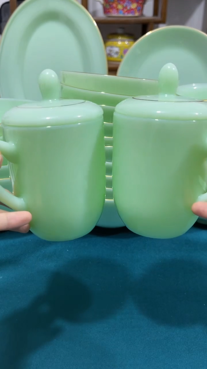 · 带盖子办公茶杯2个玉瓷