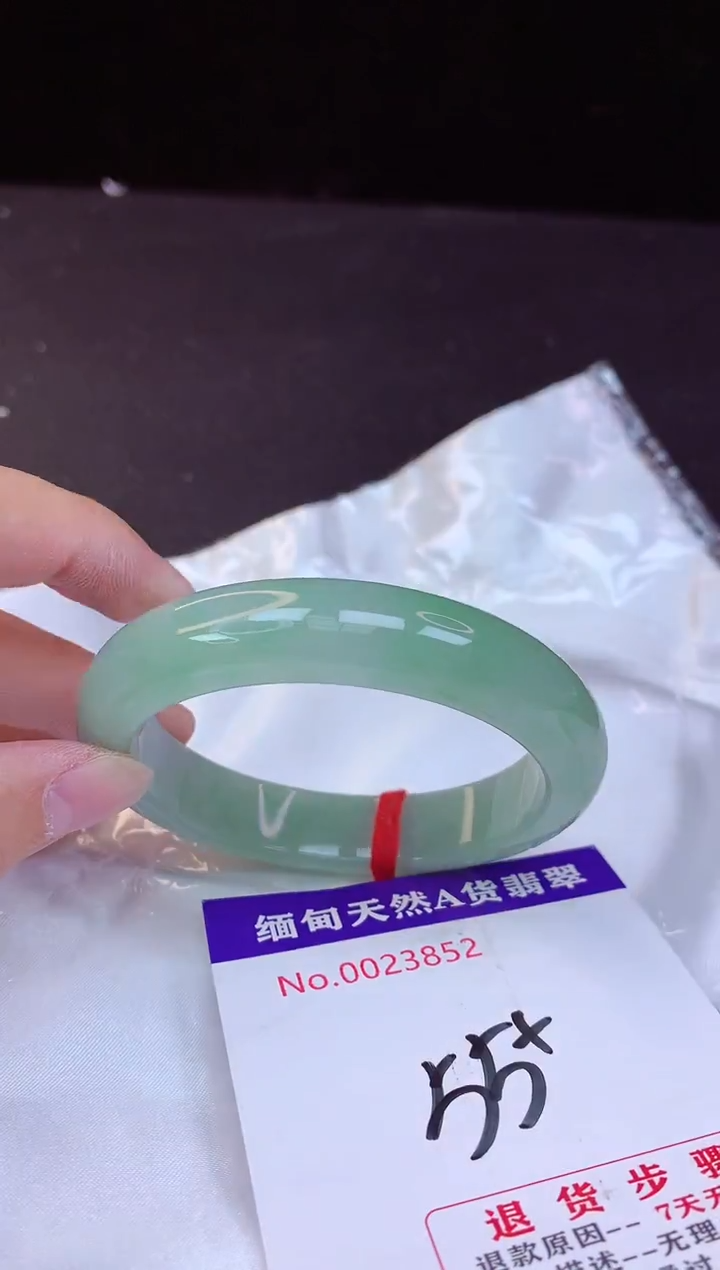 【闪购商品】翡翠手镯未镶嵌55+