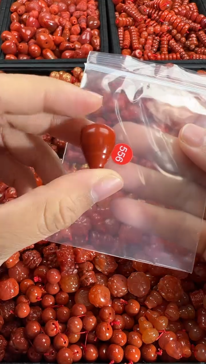 【闪购商品】南红玛瑙颈饰未镶嵌1