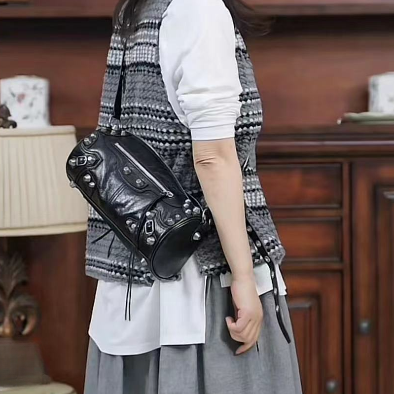 【柒柒家定制】黑色骑士斜包 帅气手提真皮牛皮单肩时尚包 单肩包