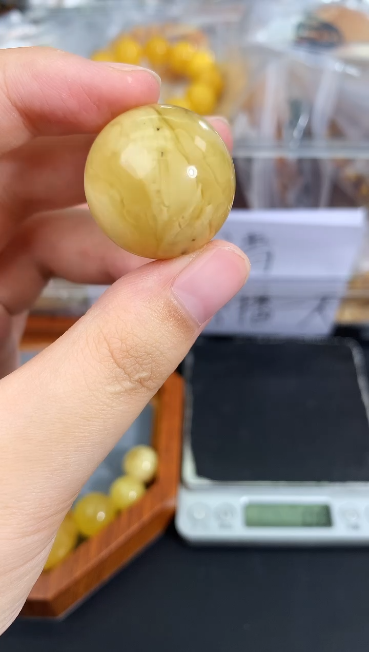 蜜蜡未镶嵌珠宝奇石95