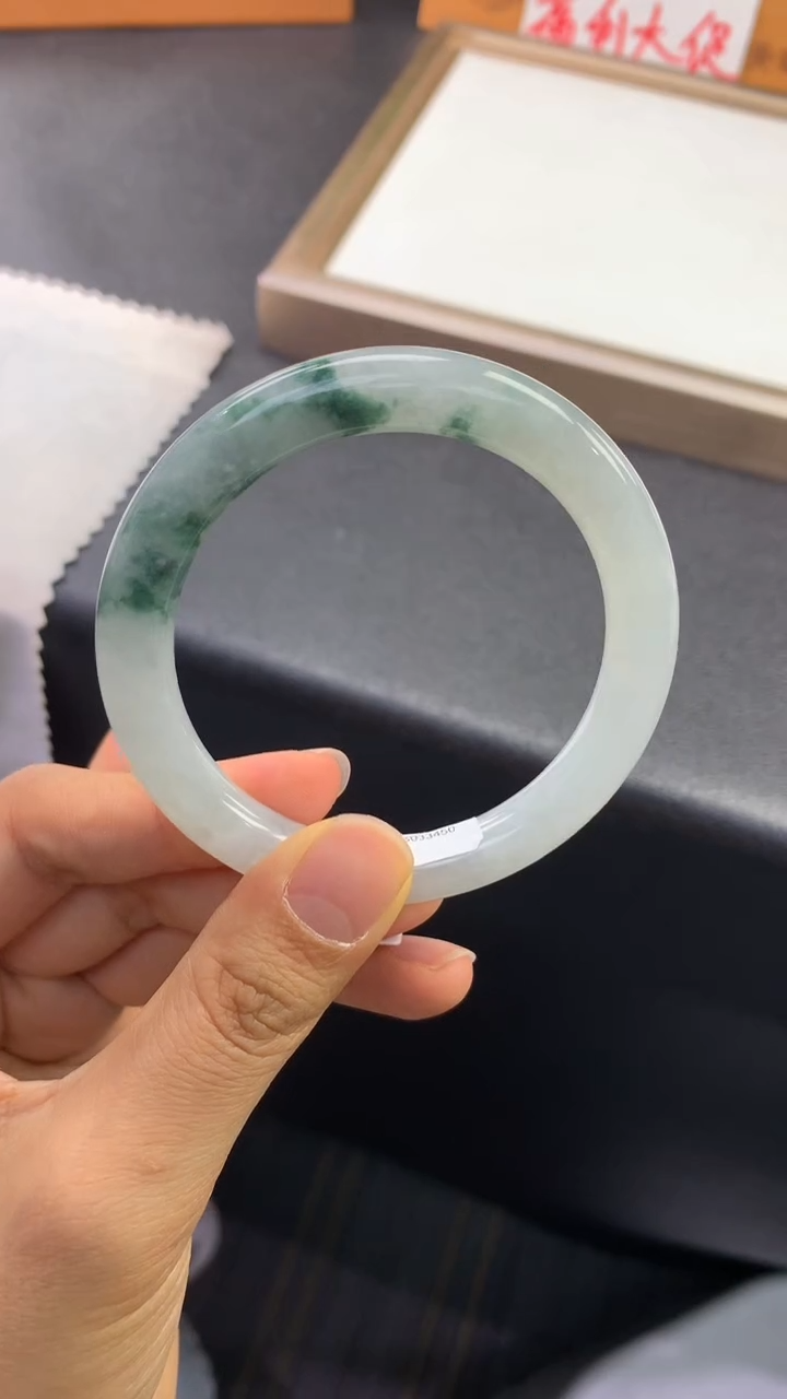 未镶嵌手镯翡翠退货需手镯吊牌标签完好 53.5