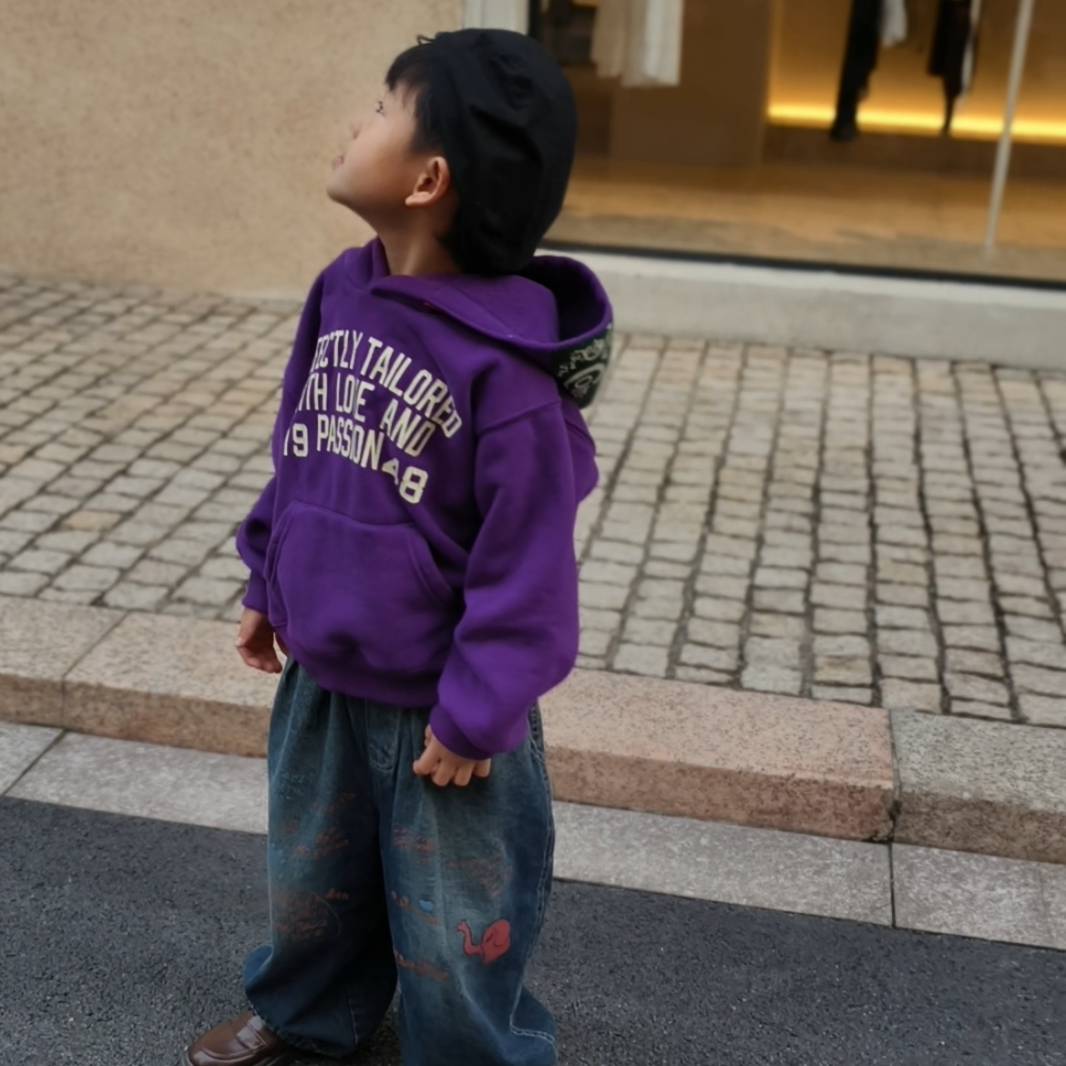 日系童装2025冬季新款三角旗帜连帽加绒龟裂印花卫衣男童保暖时髦