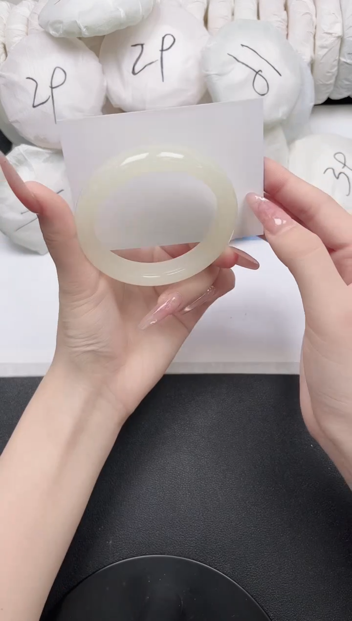 未镶嵌手镯石英质玉40-56.4