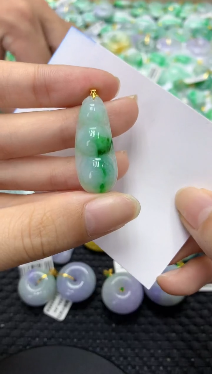 翡翠18K金镶嵌颈饰天然缅甸翡翠A货