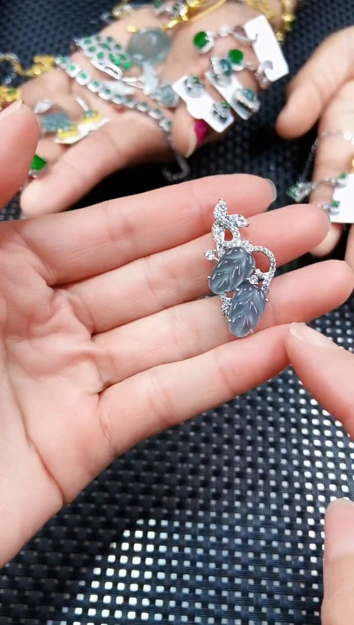【闪购商品】翡翠吊坠(不含链)未镶嵌111111111