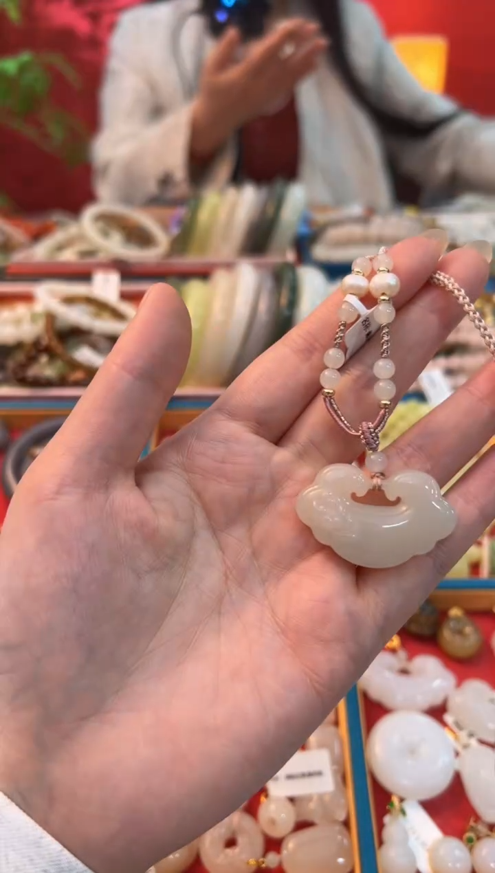 【闪购商品】和田玉吊坠未镶嵌藕粉锦鲤如意锁