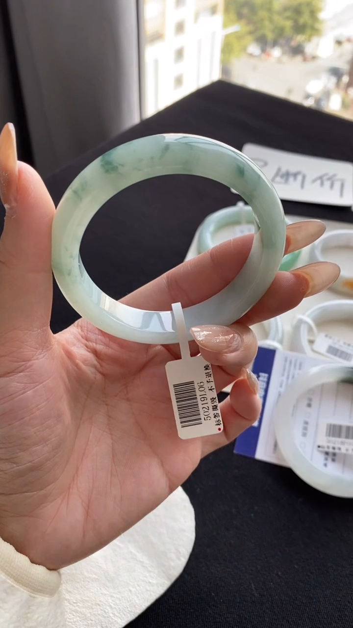 【闪购商品】翡翠手镯未镶嵌56.4正圈飘花--不退不换