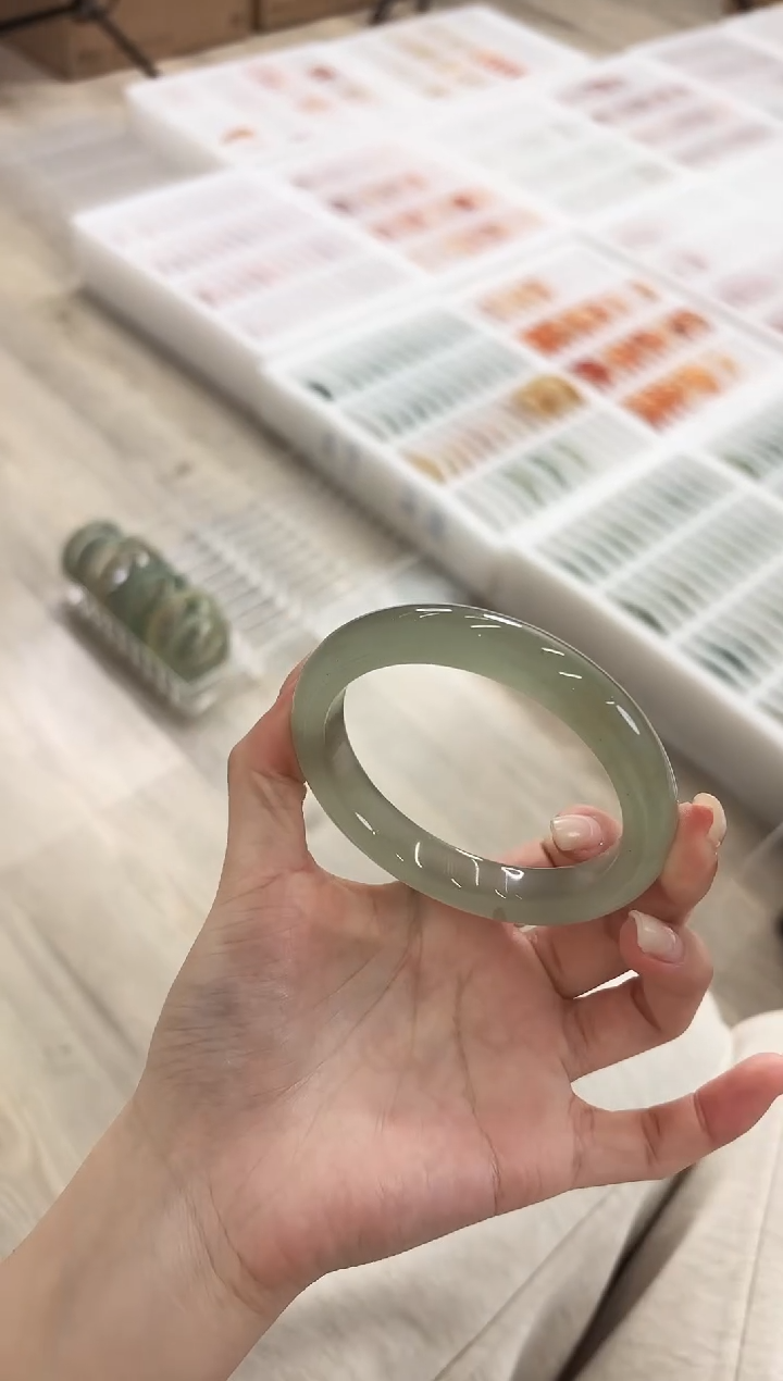未镶嵌手镯石英质玉10-63D