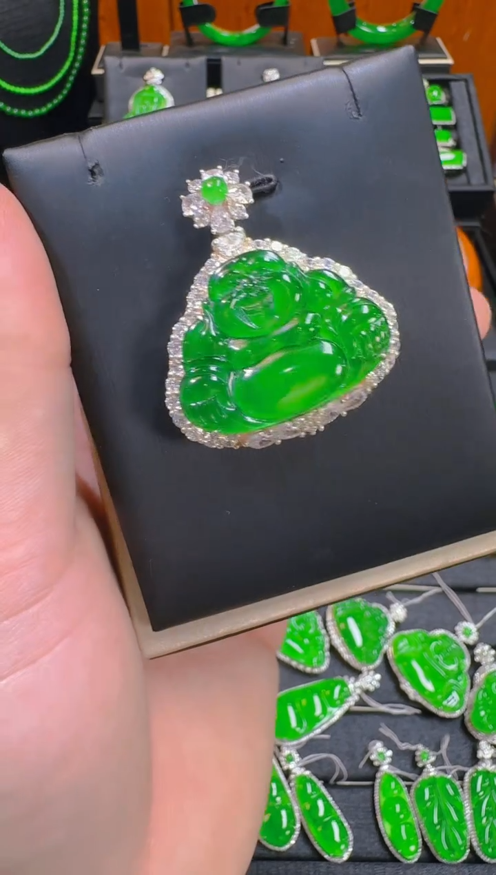 【闪购商品】翡翠吊坠(赠链)银S925镶嵌天然A货翡翠