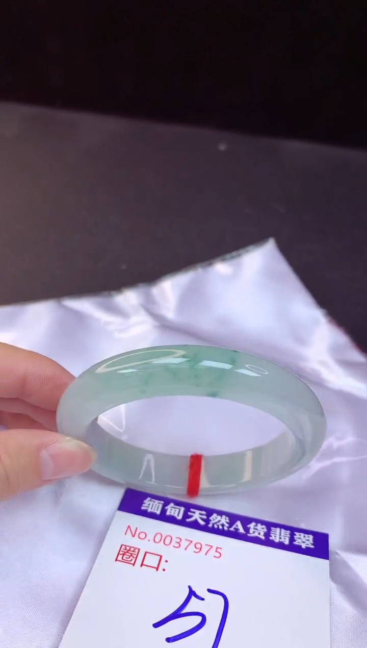 【闪购商品】翡翠手镯未镶嵌57+             