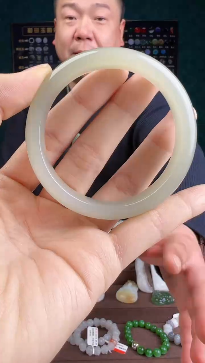 【闪购商品】和田玉手镯未镶嵌拍一发一 多样性发货圈口备注52-61