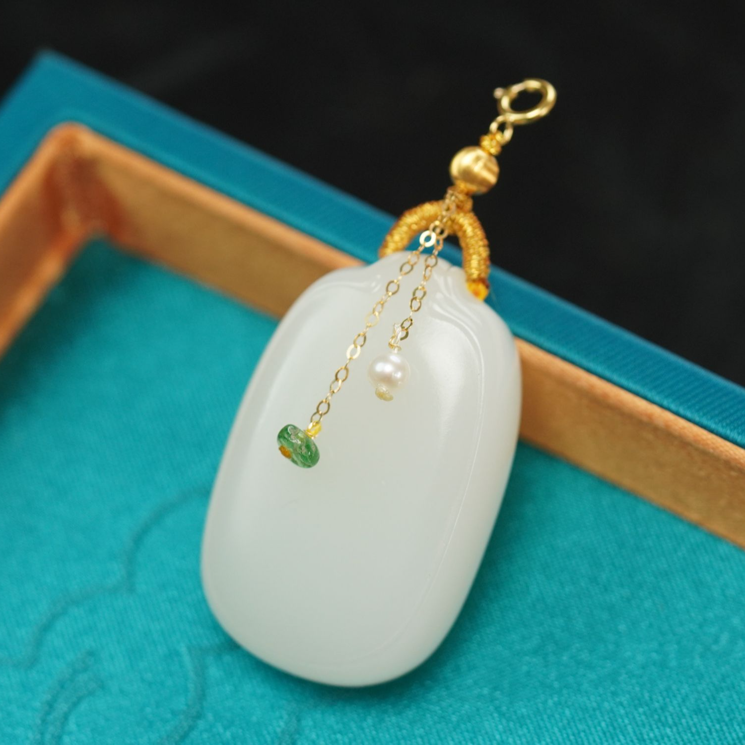 【之七珠宝】和田玉新疆羊脂白无事牌+18k金吊坠约卡37*23.6*12.7mm