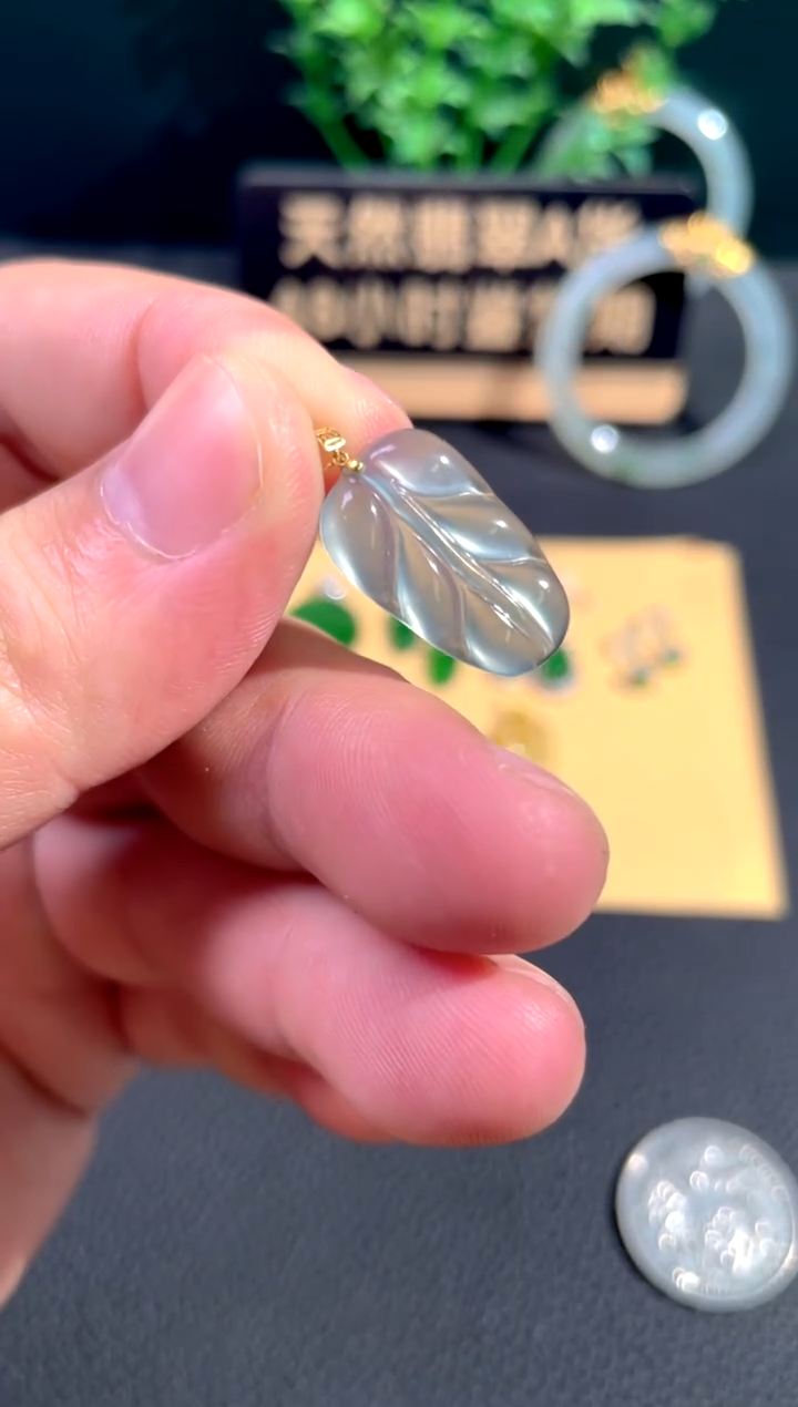 颈饰18K金镶嵌翡翠翡翠