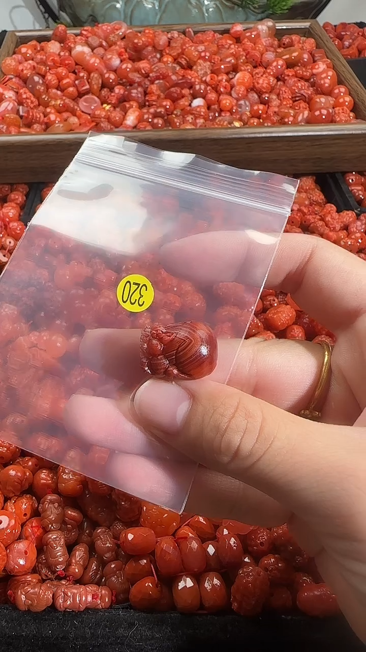 颈饰未镶嵌南红玛瑙1