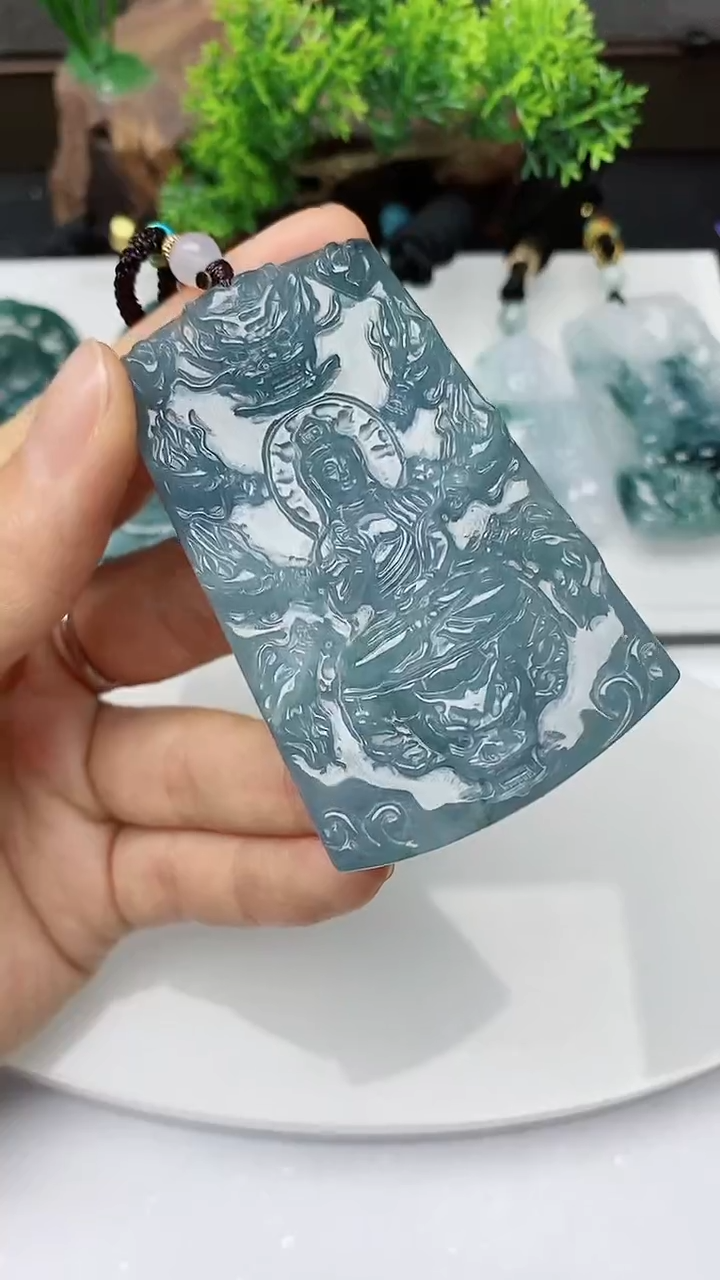 【闪购商品】翡翠颈饰未镶嵌         