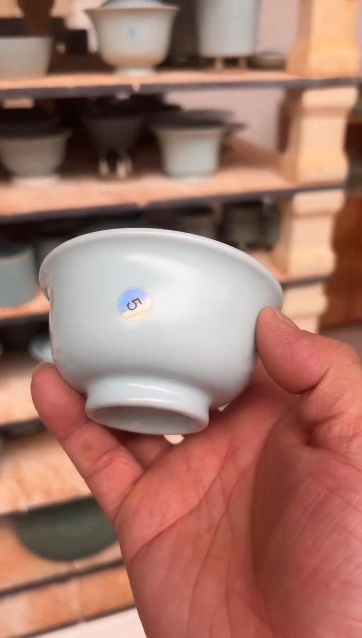 杯仿古月白压手杯微瑕5