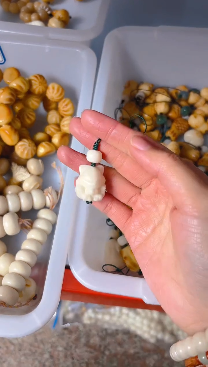 吊坠菩提根/象牙果白色凤九挂件