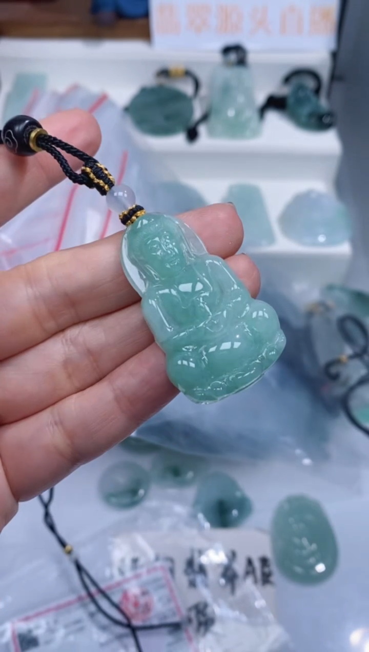 颈饰未镶嵌翡翠吊坠