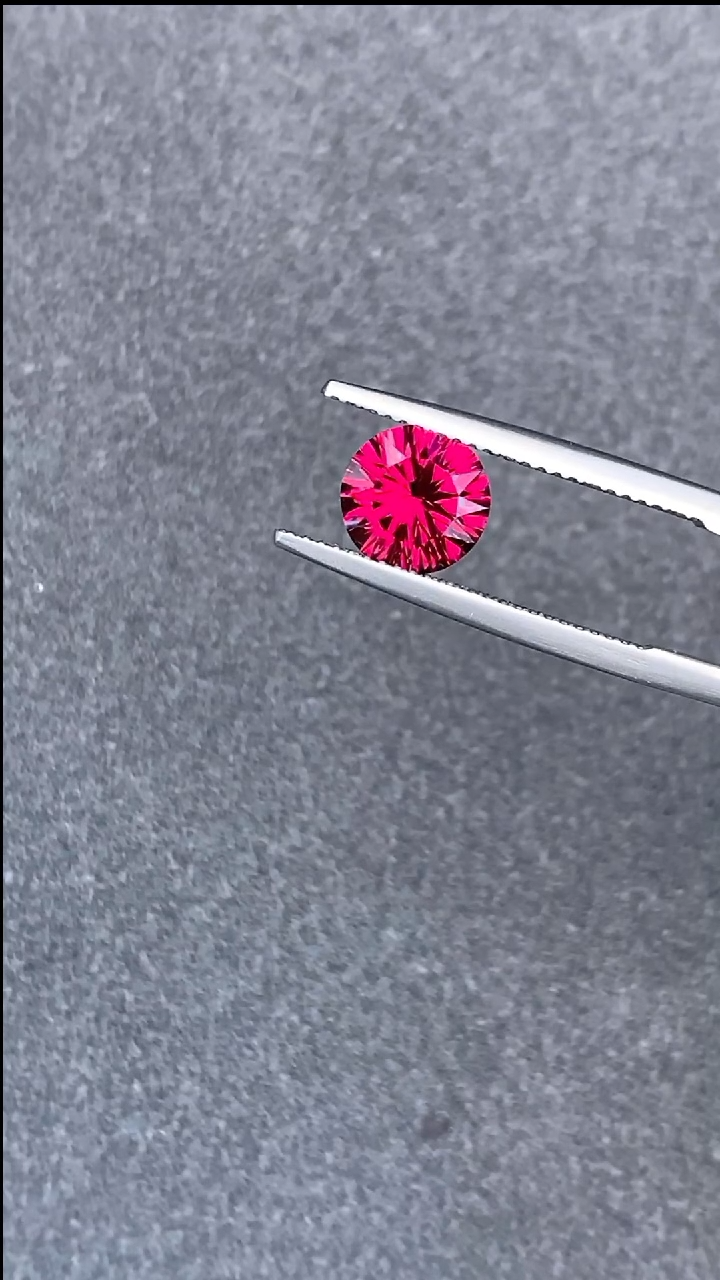 【闪购商品】石榴石裸石未镶嵌2.4克拉