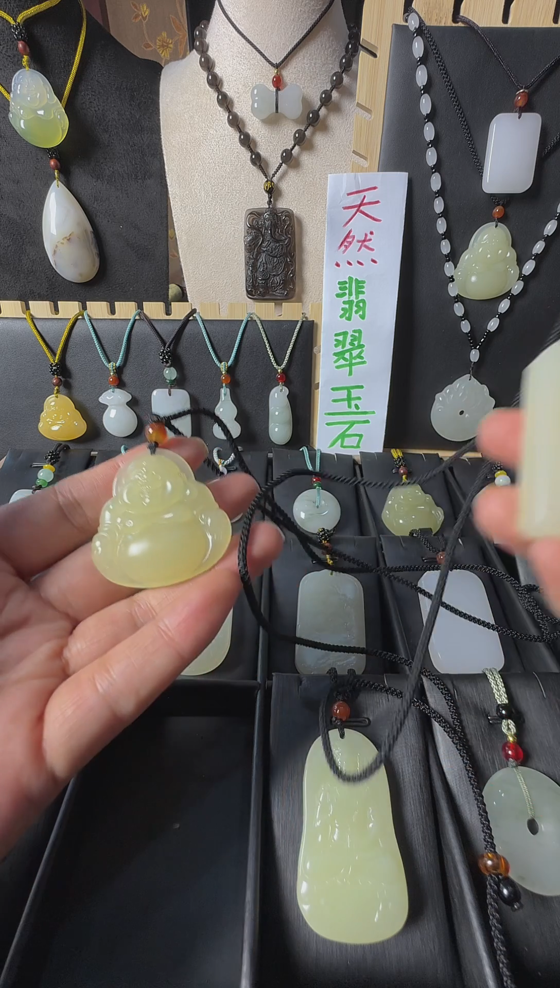 颈饰未镶嵌石英岩玉平安扣