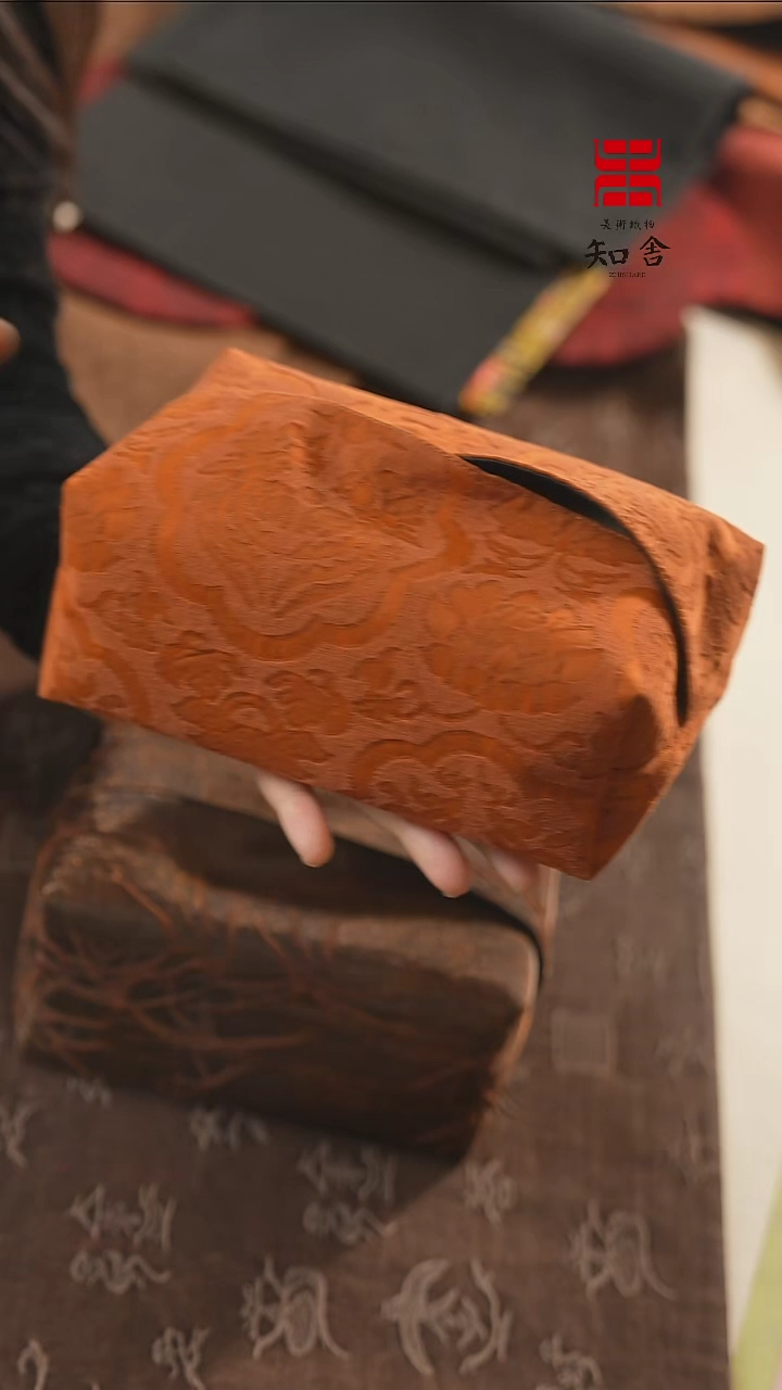 【闪购商品】纸巾盒···········