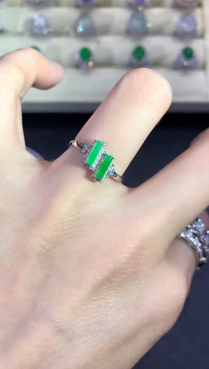 【闪购商品】翡翠戒指18K金镶嵌a7        